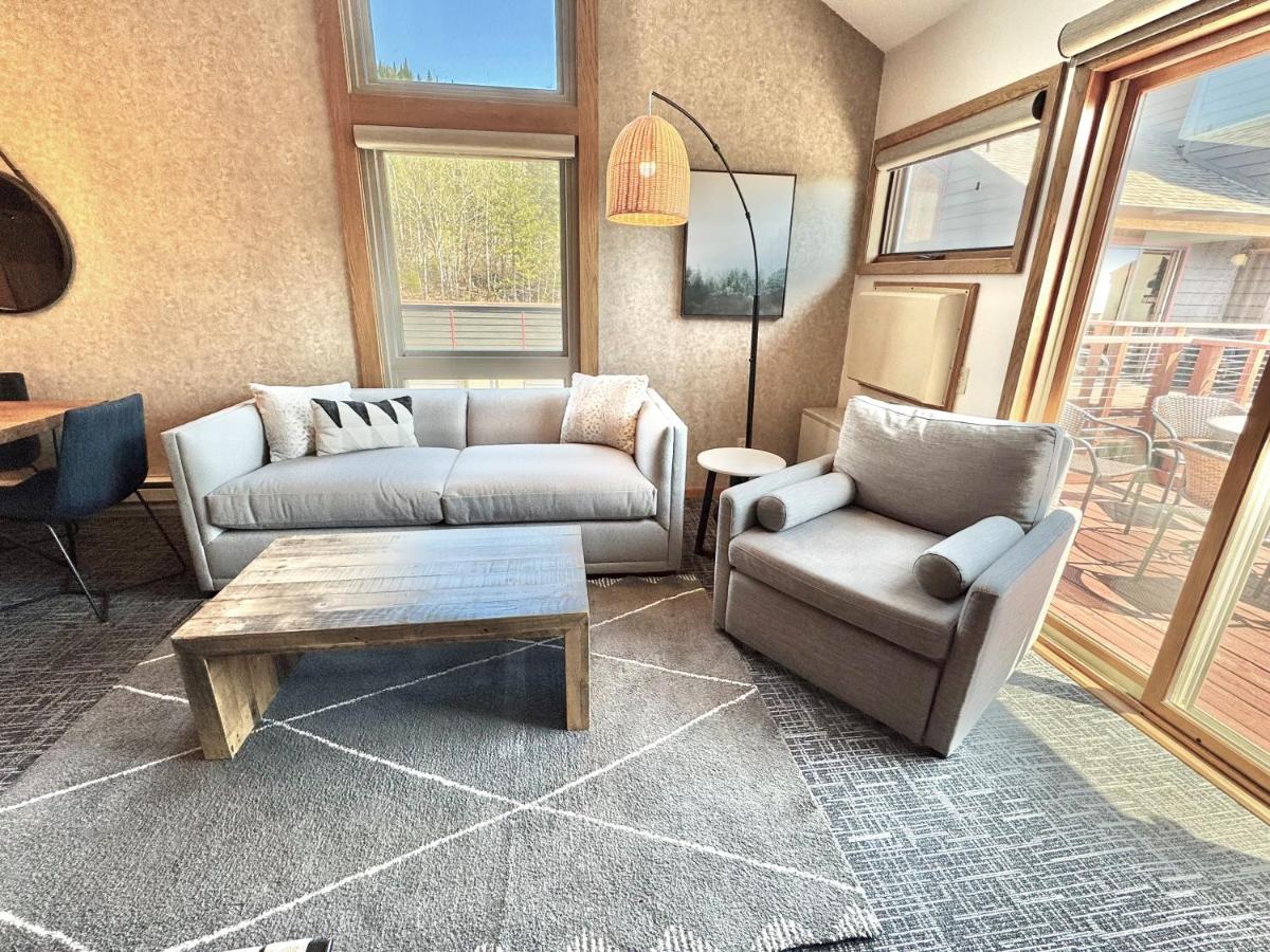 Ski in Ski out Top Floor Condo with Pools, Hot tub and more - B&B Lutsen