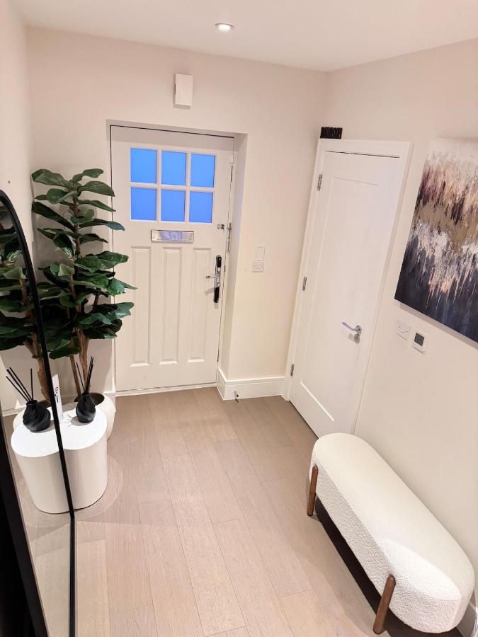 Stylish 4BR Apt Serene and Central - B&B