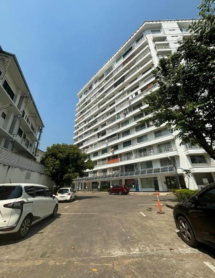 Chomdoi Condominium - Bed and Breakfast Chiang Mai