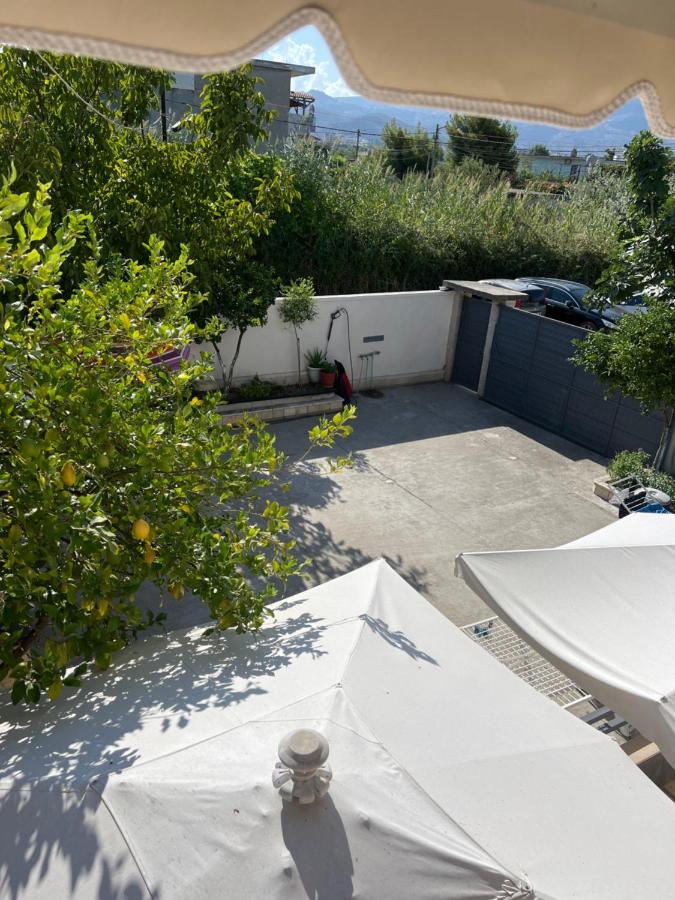 VillaRoel 2 -apartments near the beach Vlore - Bed and Breakfast Vlorë