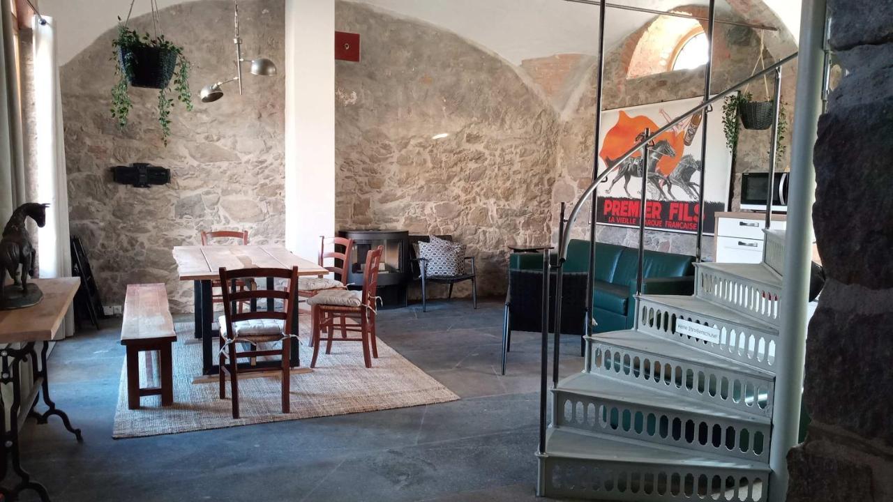 Ausgebauter Pferdestall im Rittergut - Kaminofen, Fasssauna und mehr - B&B
