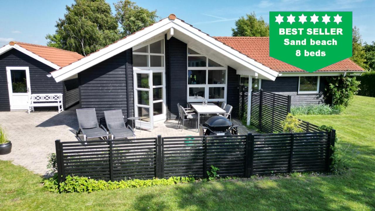 Moderne sommerhus, 8 senge, 250 mtr til sandstrand - B&B