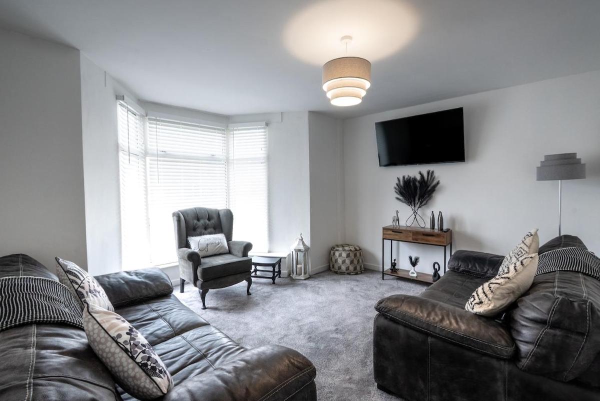 5-Bed Home Near Swansea Stadium - B&B