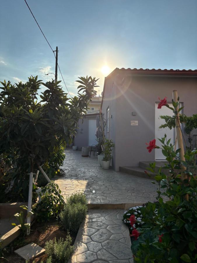 DM Studios Near Athens Airport - B&B Artémida