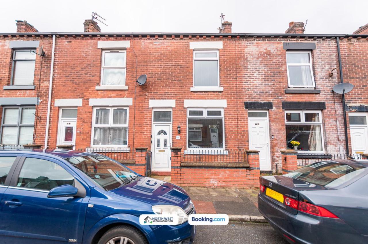 Cosy 2BR House in Bolton with Free WiFi & Parking - Bed and Breakfast Bolton