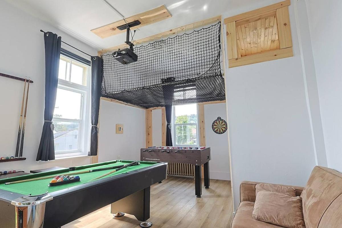 Royale 1918, 6bdr, game room, net, pool & more - B&B