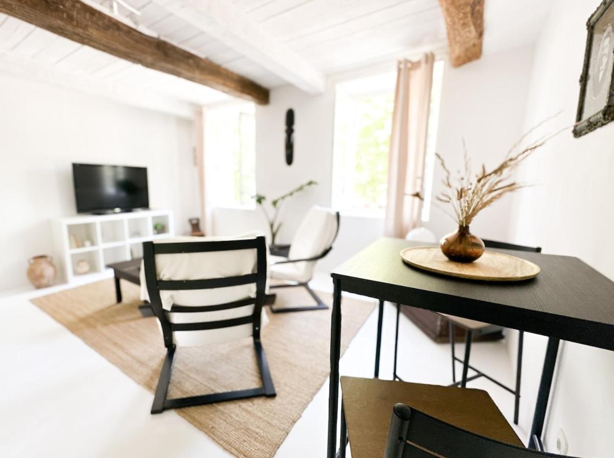Joli 2P, Piscine à 2 min, Coeur du village - B&B