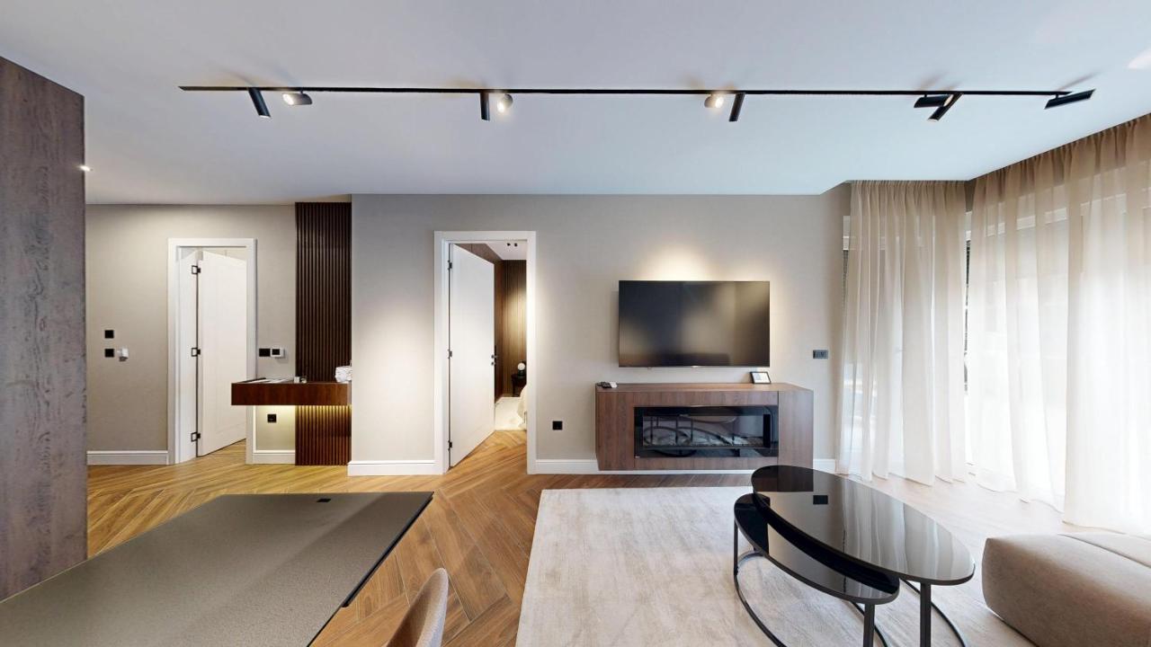 Deluxe Apartment with Large Outdoor Terrace