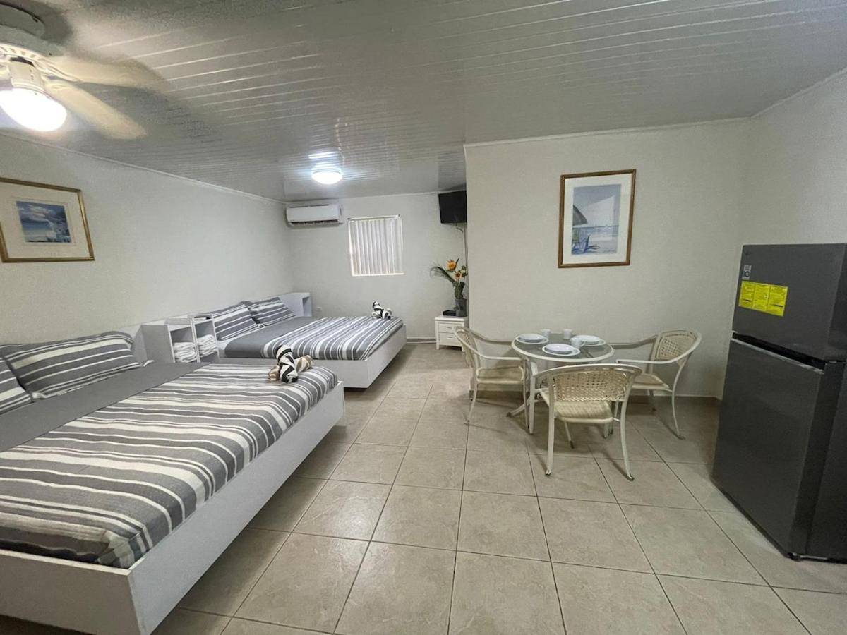Puerta Del Sol apt4- studio with pool-central location - B&B Oranjestad