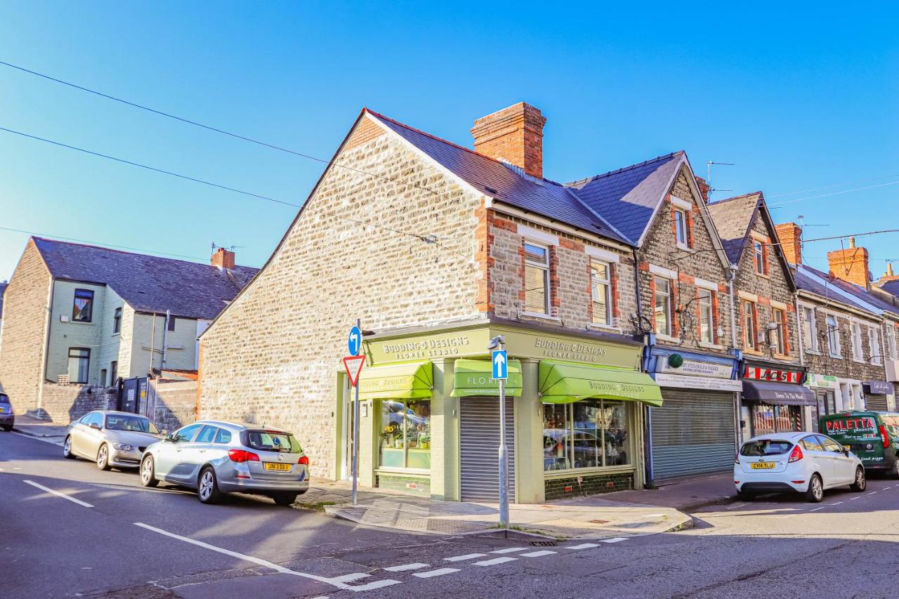 Georgia Suite by Koya Homes - Stylish 1BR Apartment in Barry - Wifi & Parking - B&B Barry