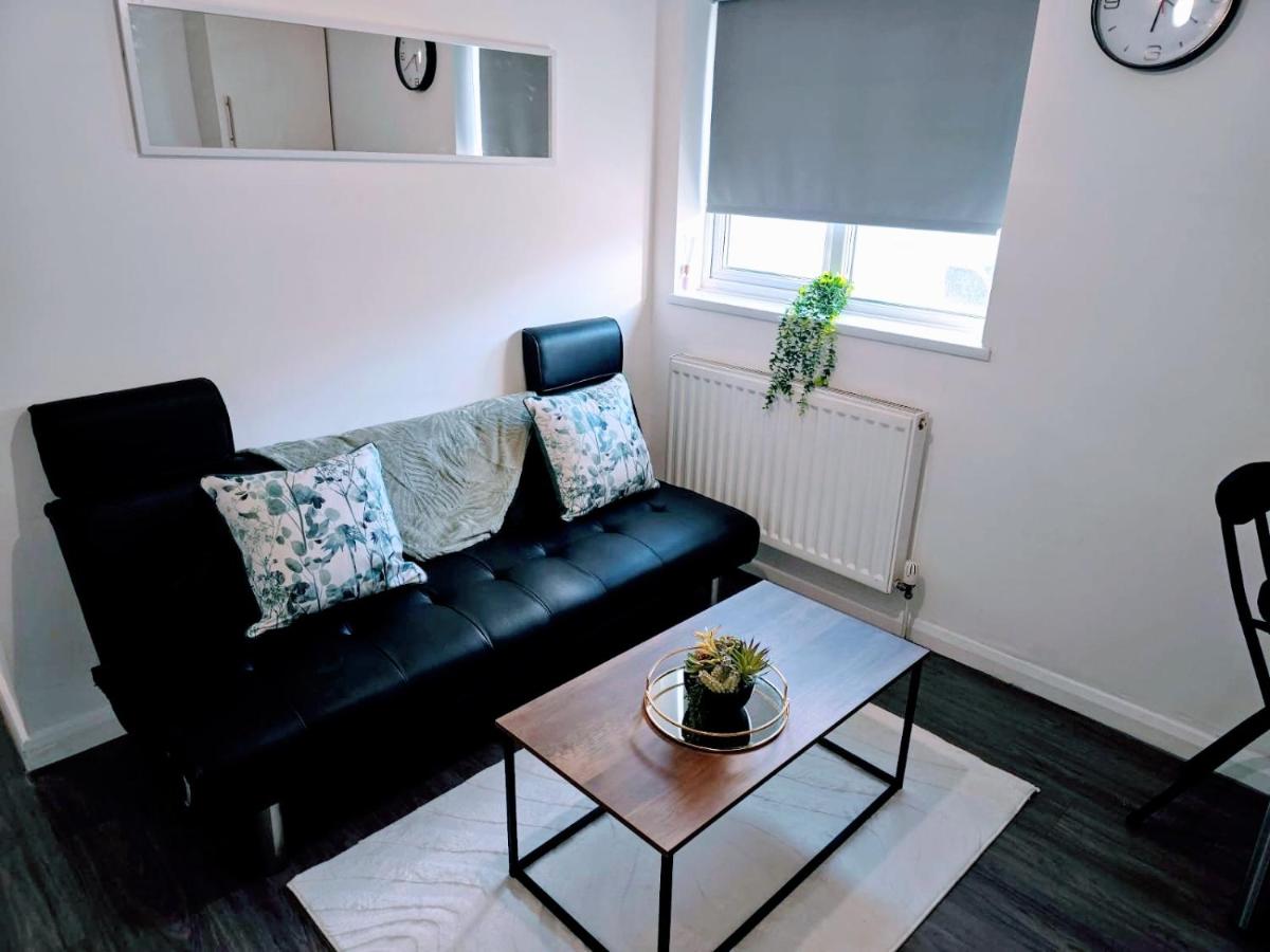 Corby Stay 2BR Work Trips & Family Friendly - B&B