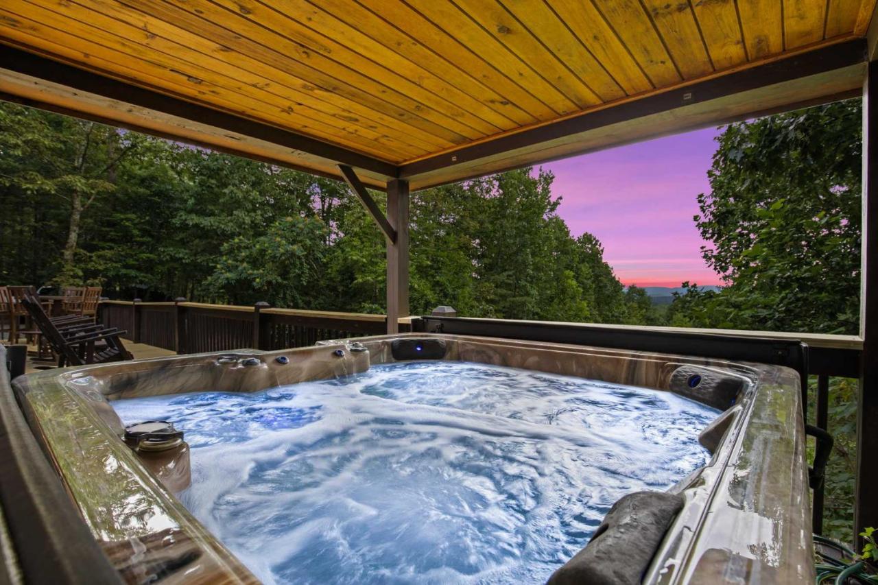 Mountain Views-Hot Tub-Games-Pool & Foosball - B&B Morganton