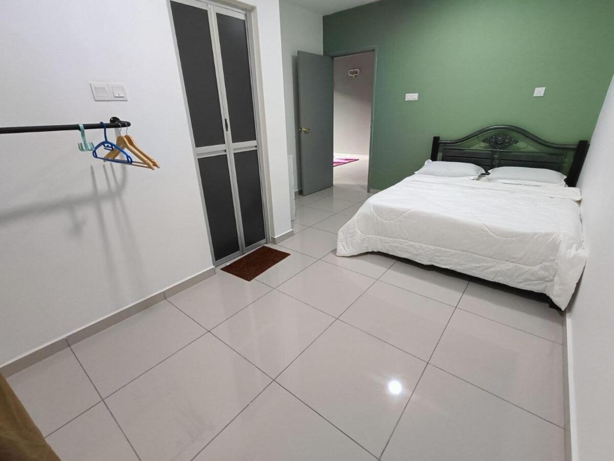 modern house Liazara homestay - B&B Muar town