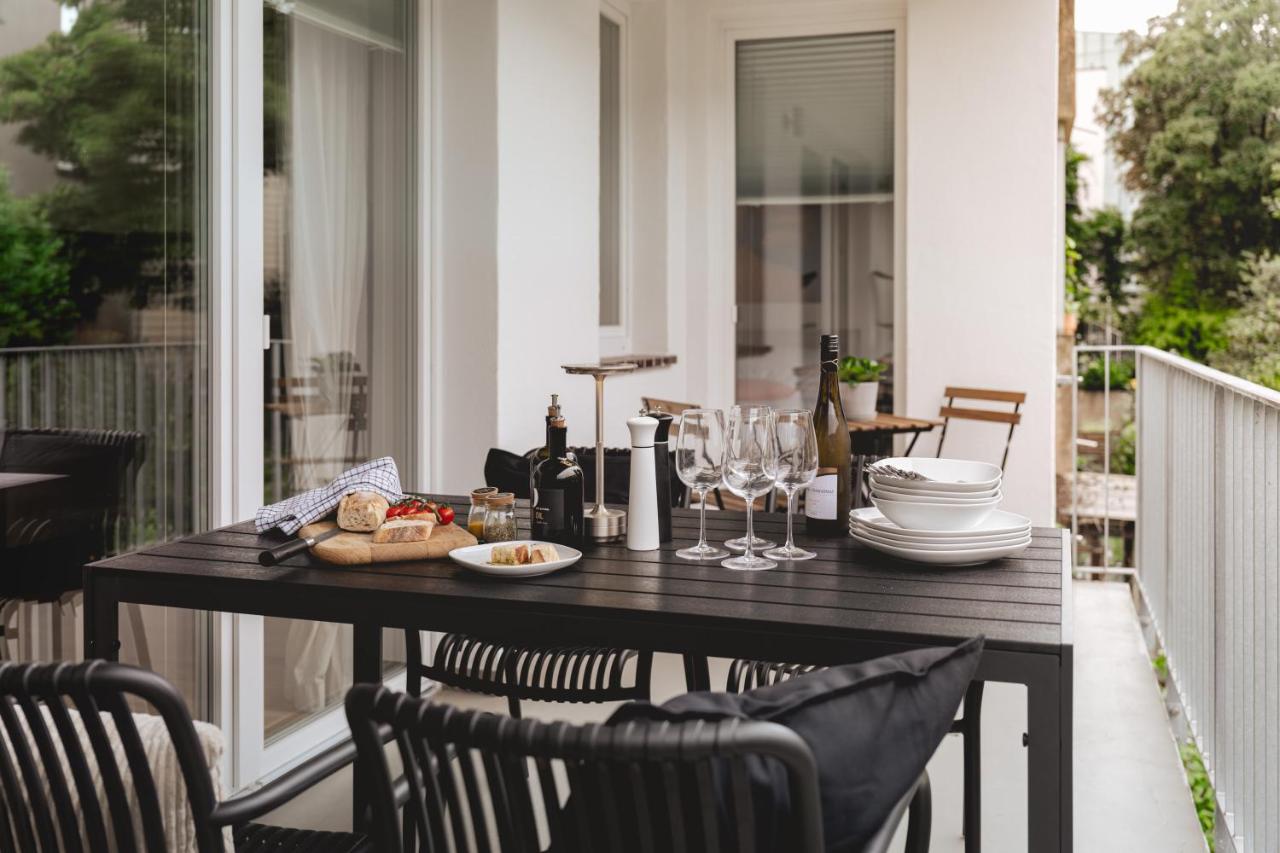 NOOQA Duisburg - Exklusives Design Apartment - Parkplatz, Balkon, Nespresso - 6 Personen - 85qm - Chambres d'hôtes Duisbourg