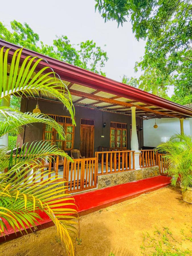 Leesa Villa Safari Resort - B&B Udawalawa