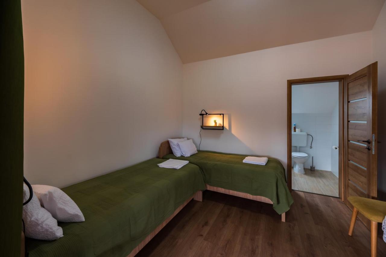 Zweibettzimmer mit eigenem Bad