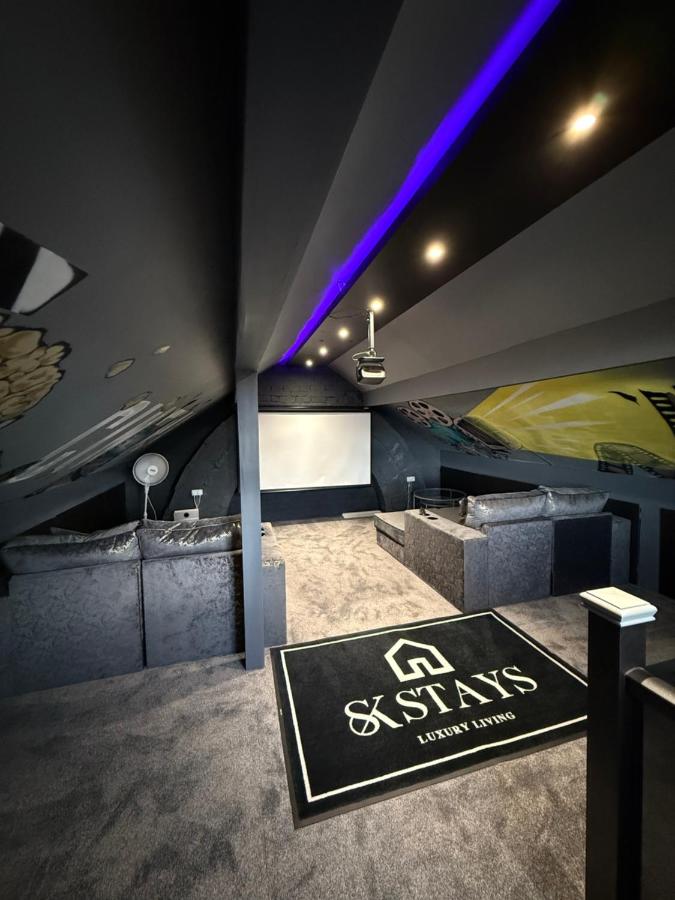 SK Stays Modern Luxury Home With Jacuzzi Bath & Cinema Room - B&B Shipley