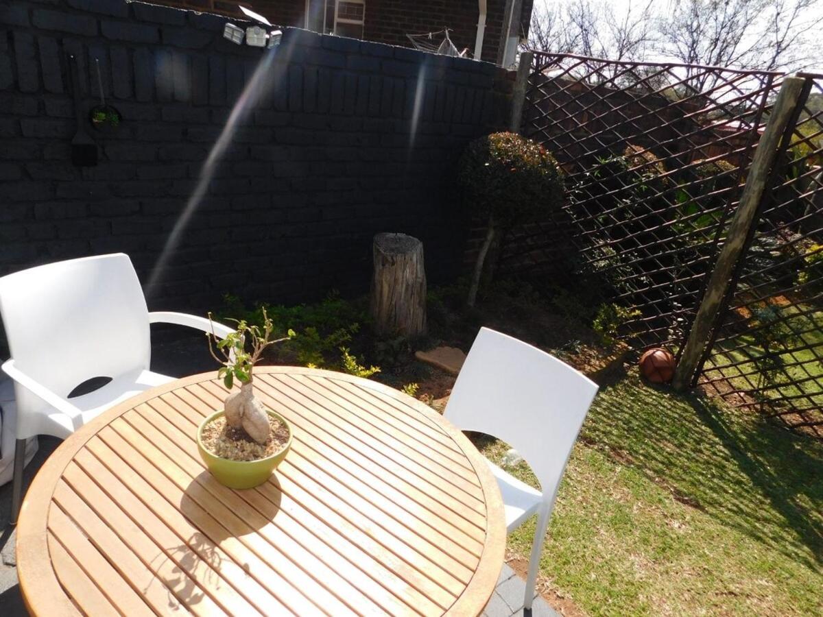 Wapadrand Modern Self-catering Apartment - Bed and Breakfast Pretoria