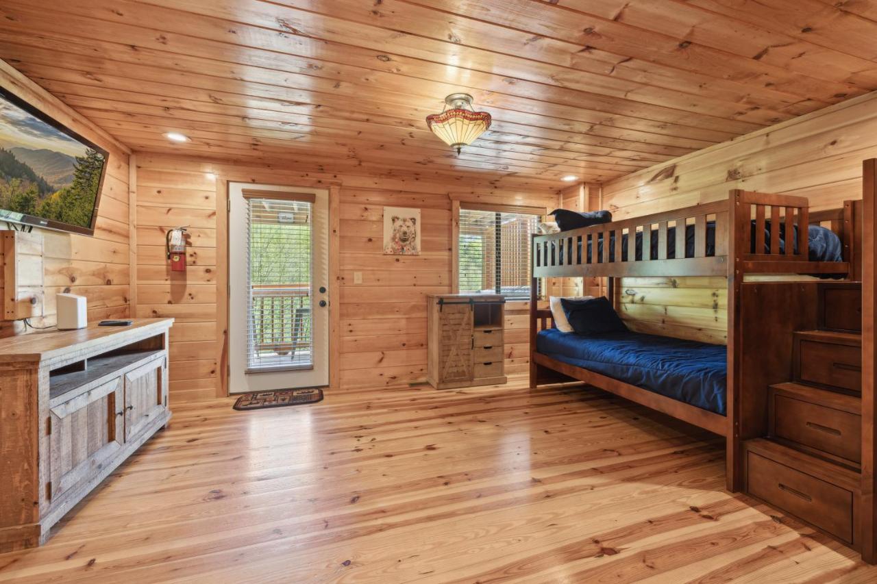 Smoky Nights is an enticing retreat just minutes from the Pigeon Forge Parkway! - Chambres d'hôtes Sevierville