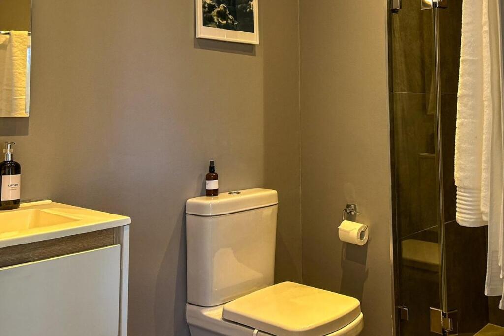 Modern Sanctuary in Sandton - Bed and Breakfast Johannesburg