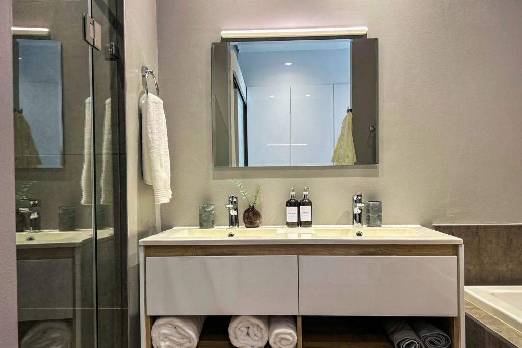 Modern Sanctuary in Sandton - Bed and Breakfast Johannesburg
