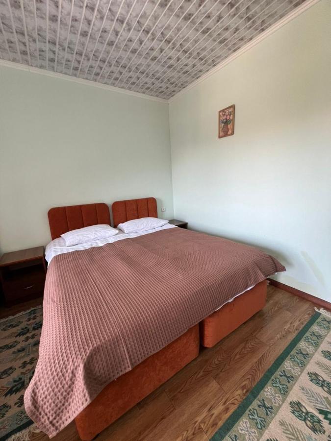 AltynAi Guest House - Bed and Breakfast Cholpon-Ata
