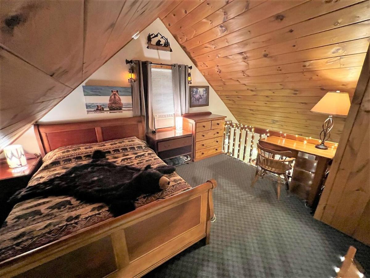 Rustic Retreat 3 Min Walk From Main St Plymouth - B&B