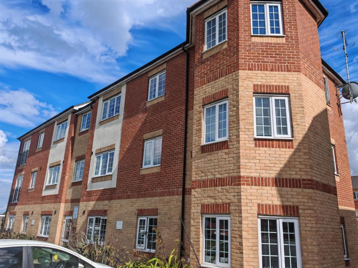 2 bed Flat near Corby Town Centre - B&B Corby