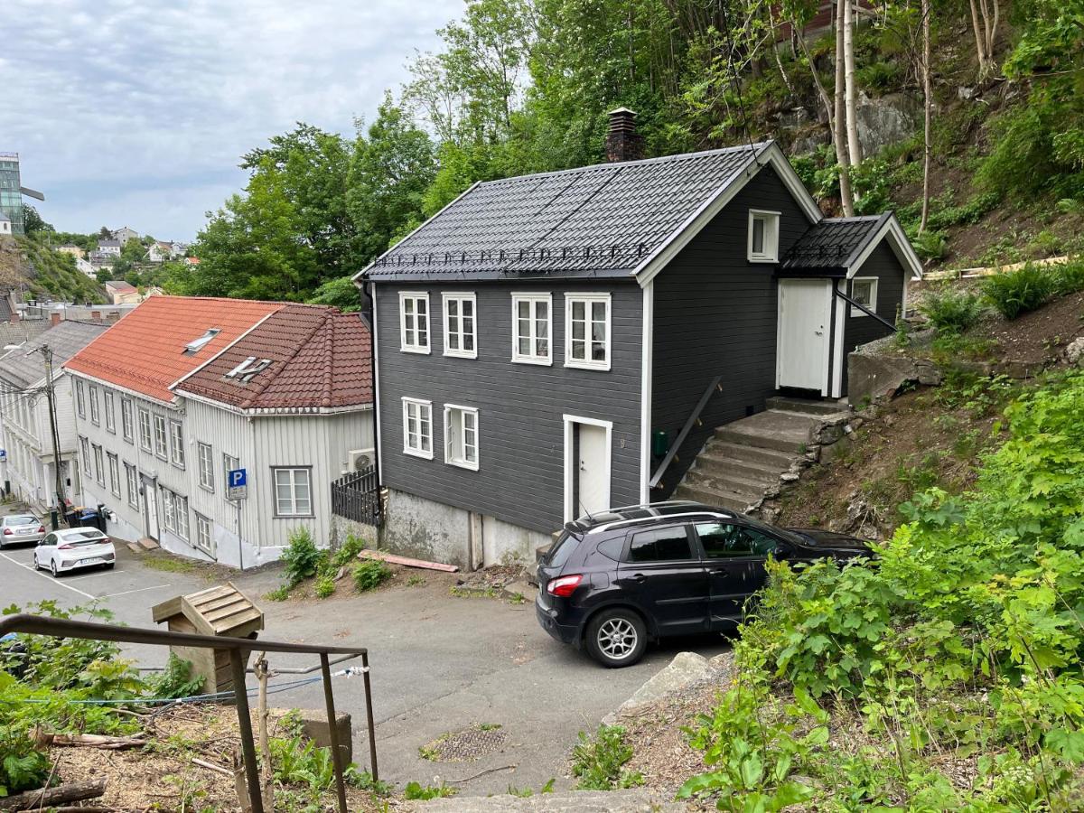 Nydelig sentrumsleilighet med p-plass - Chambres d’hôtes Arendal