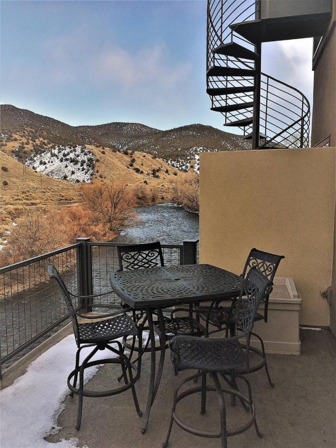 Riverfront Condo With Balcony, King Bed Str#267 - B&B