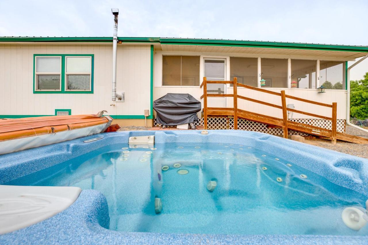 Hot Tub & Screened Porch: Getaway in Montrose! - B&B Montrose