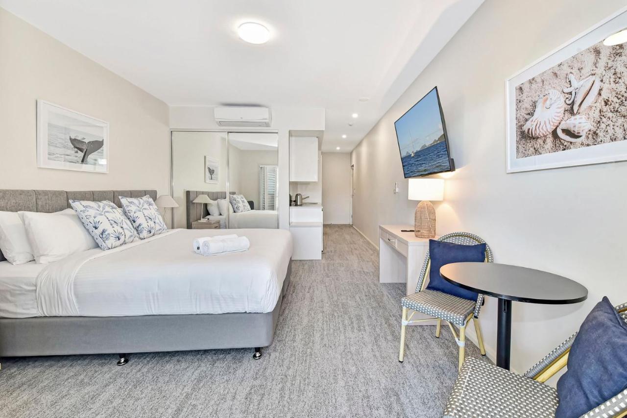 Pacific Blue Unit 175 Dual Swim Up B - B&B Salamander Bay