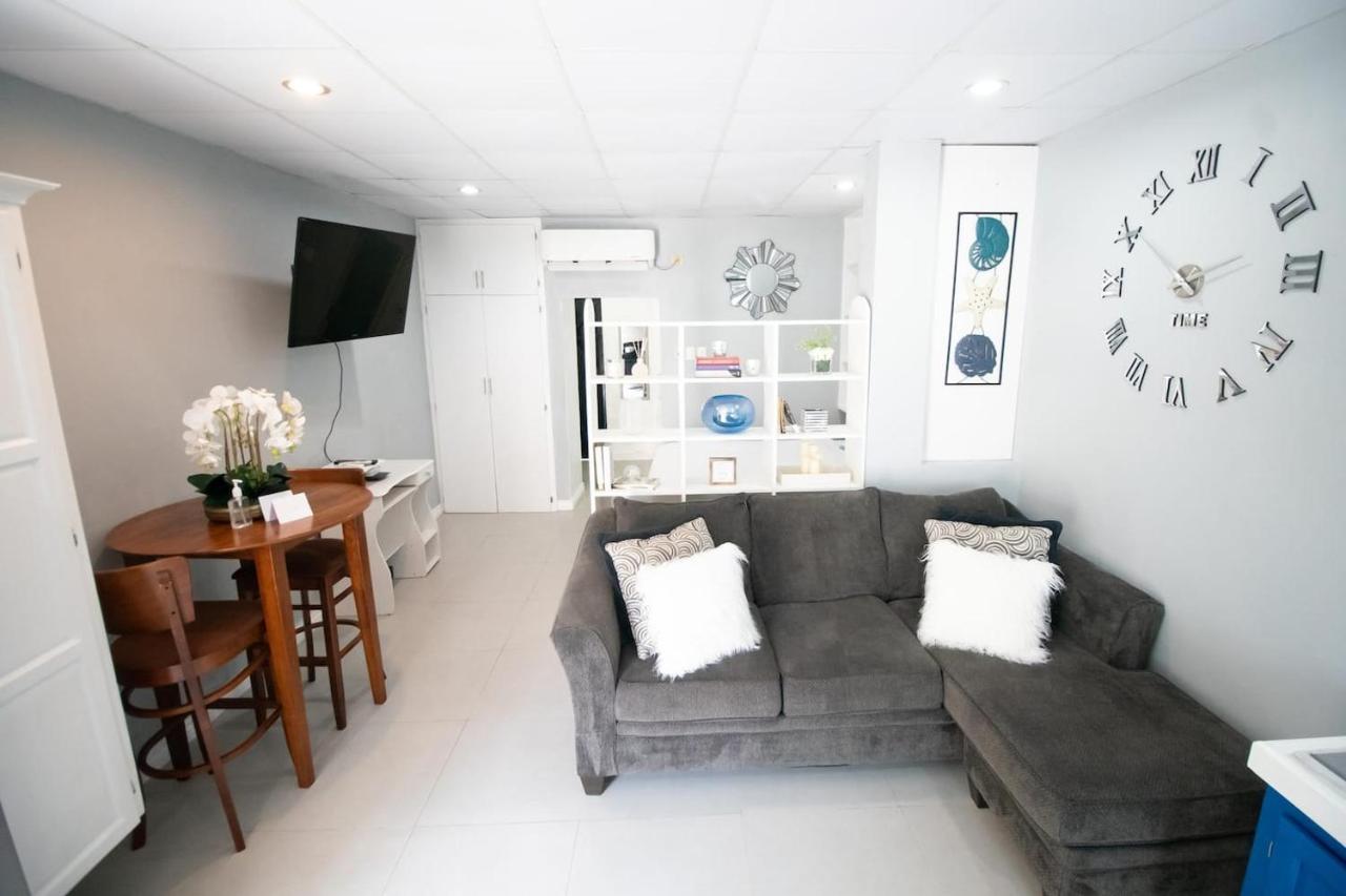 Stacys Place #3 Studio Apartment - B&B Puerto España