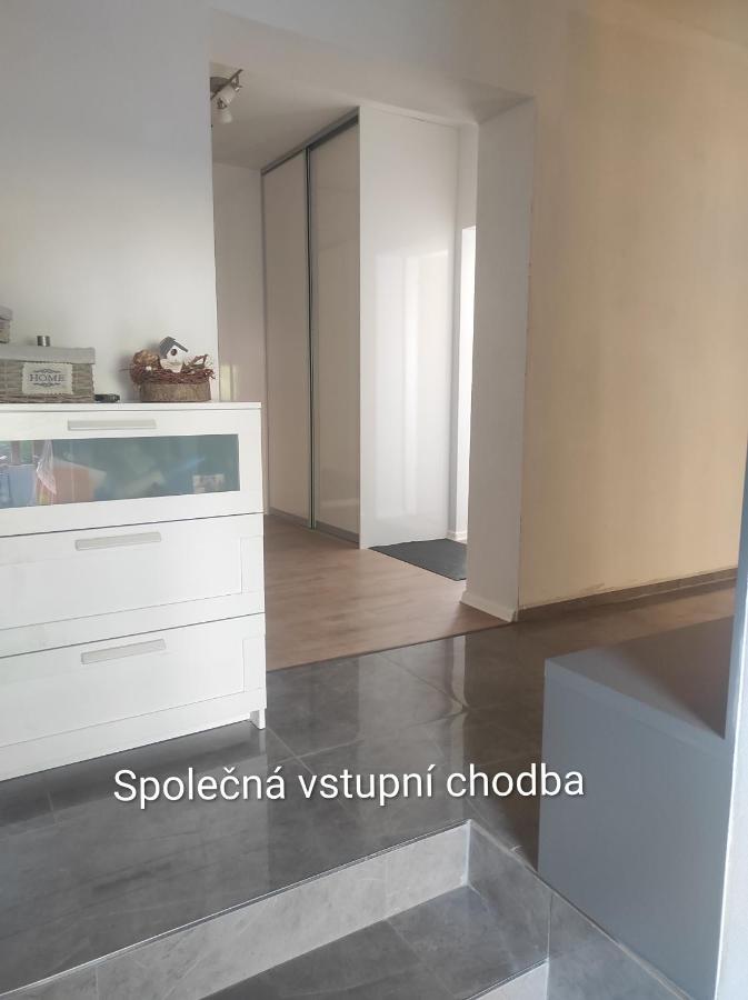 Pokoje v přízemí RD - terasa, bazén, zahrada - B&B