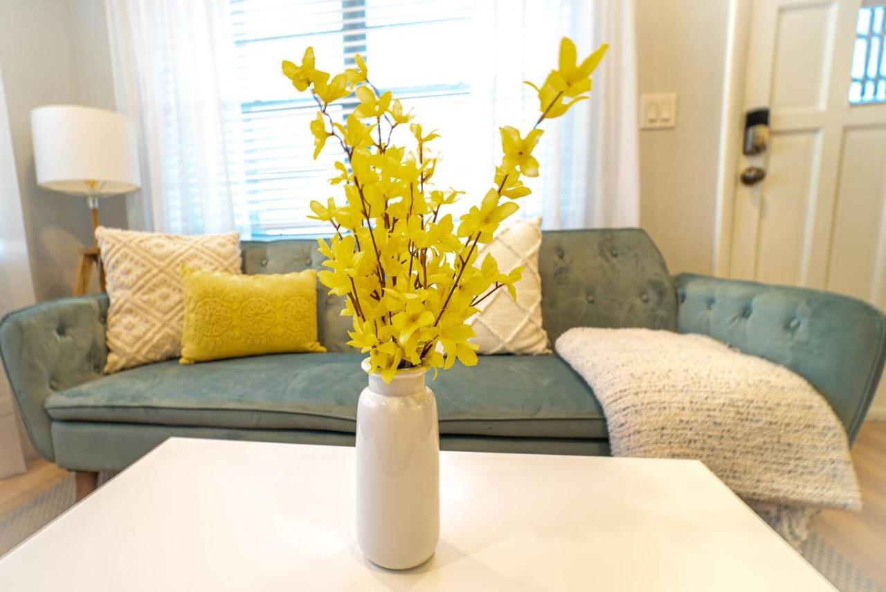 Chic & Stylish Central Location - B&B Tampa