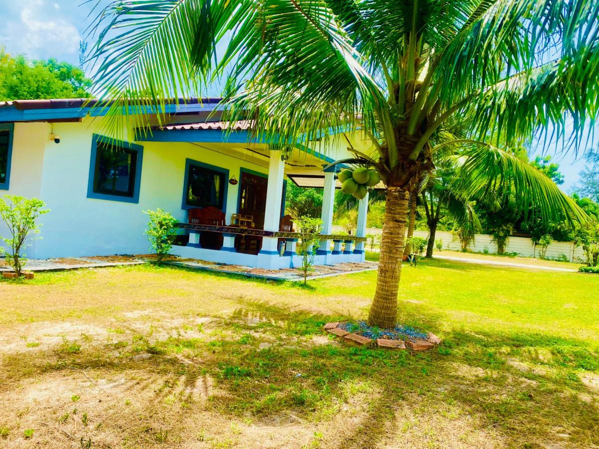SangSom Water Front Busaba Villa Sea Views - B&B