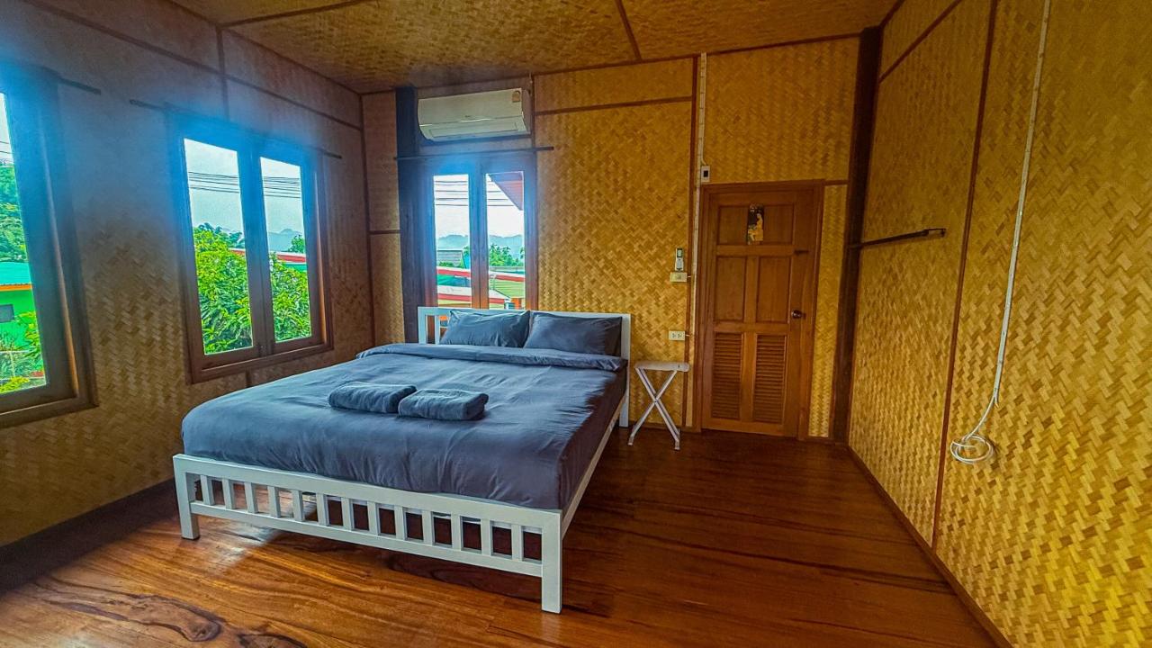Standard Double Room with Shared Bathroom