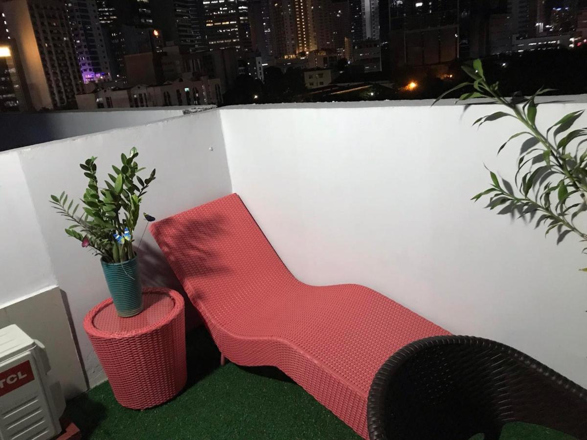 Cosy Studio with balcony 100mbps and Netflix - B&B Manila