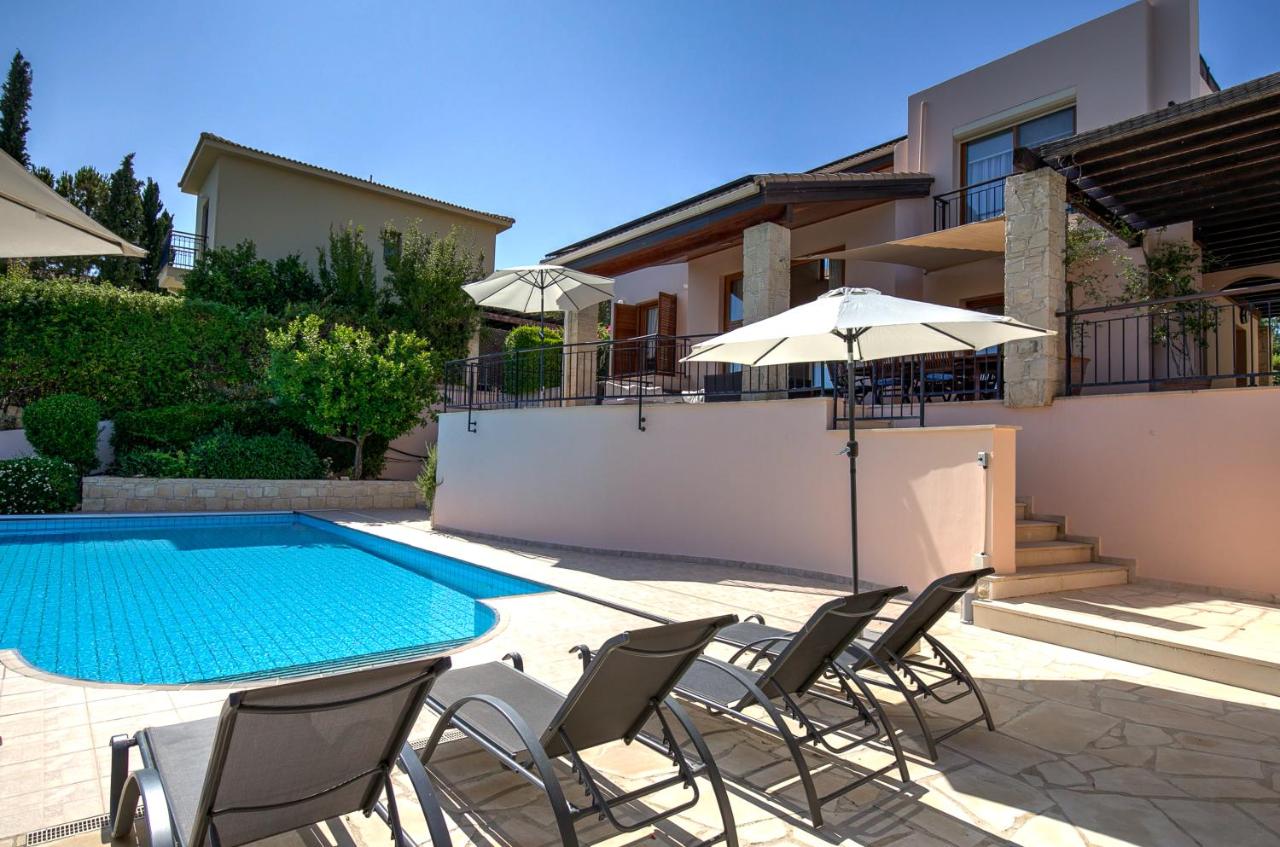 4 bedroom Villa Helidoni with private infinity pool, Aphrodite Hills Resort - B&B Kouklia