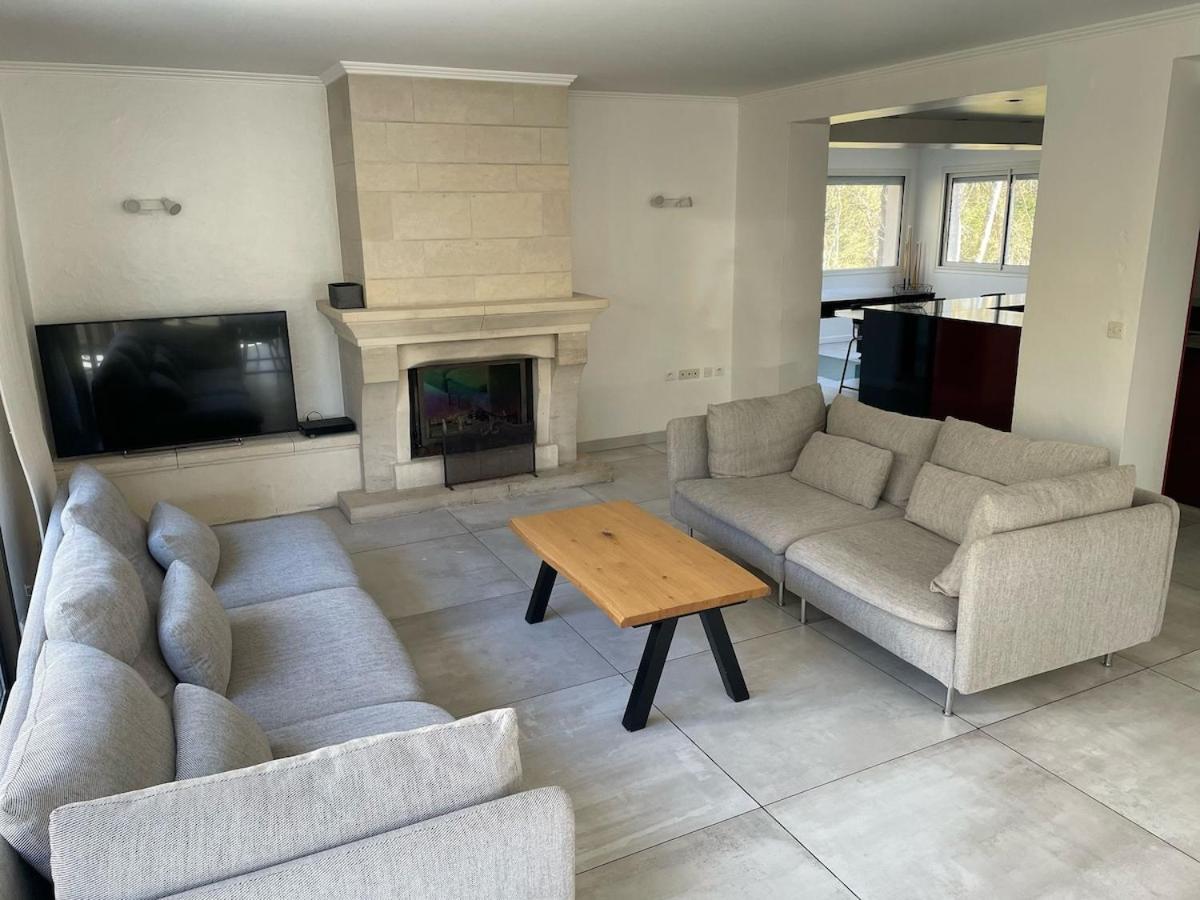 Grande villa avec piscine chauffée et Jacuzzi - Bed and Breakfast Mouen