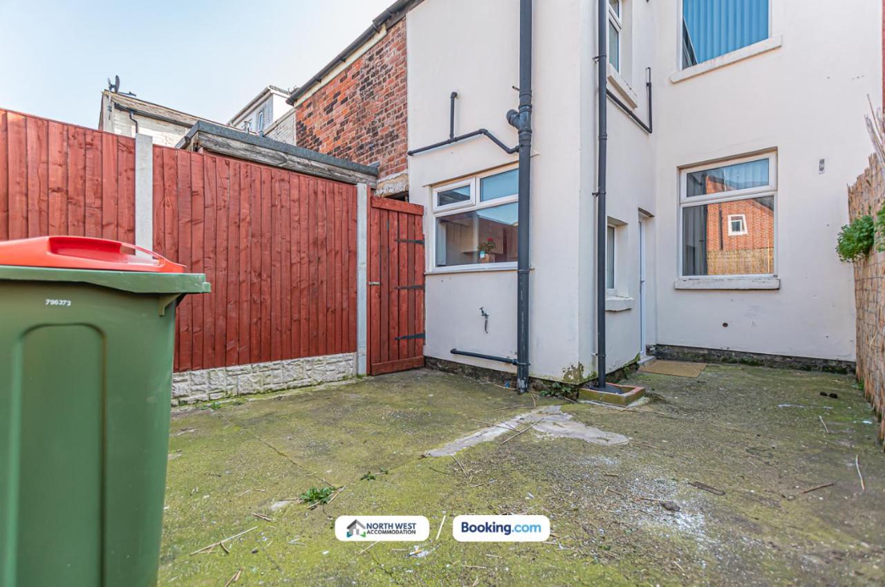 Newly Refurbished 3 Bedroom House (Preston) - B&B