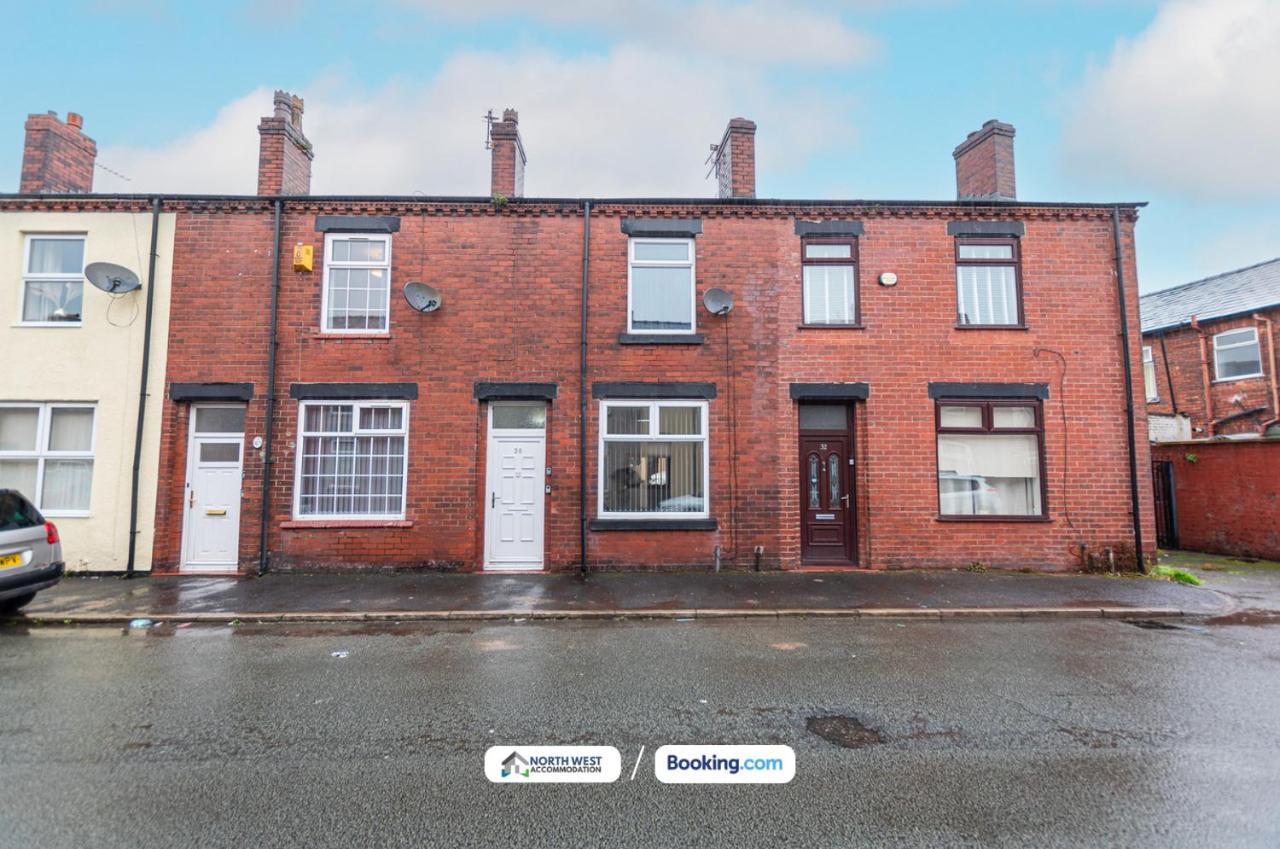 Modern 3-Bedroom House in Leigh - Ideal for Families Contractors & Long Stays - B&B