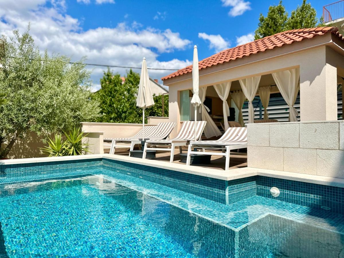 Apartments Villa A - Heating Pool - B&B Trogir