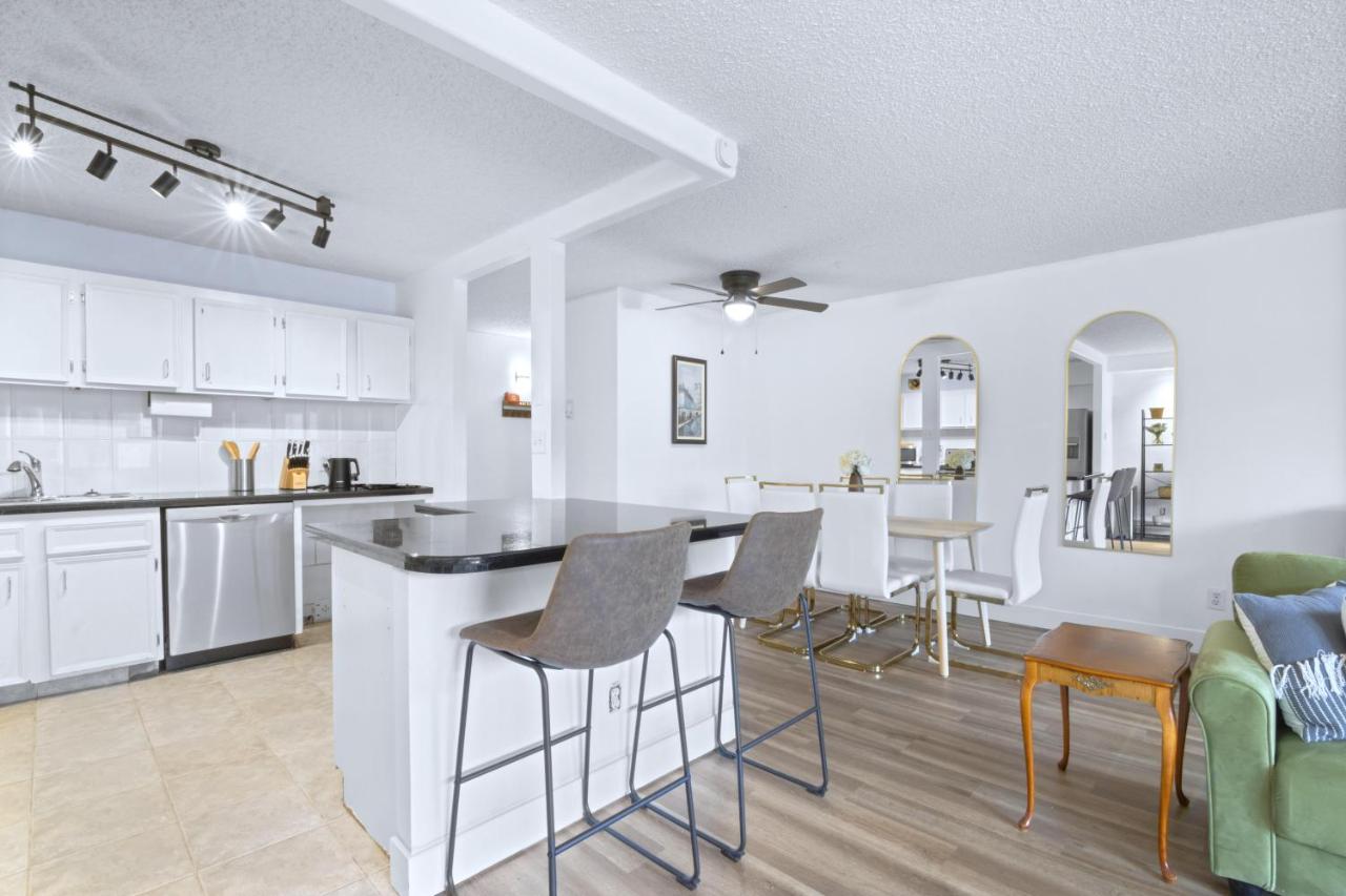 Stylish Suite at Stampede w Free Parking and AC - B&B