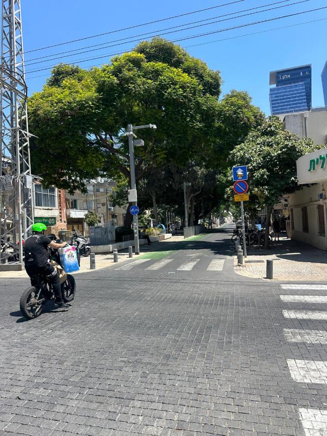 Modern 2BR by Azrieli & Sarona - B&B Tel Aviv