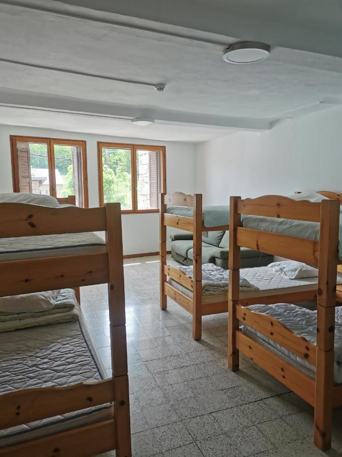 Cama individual en habitación compartida