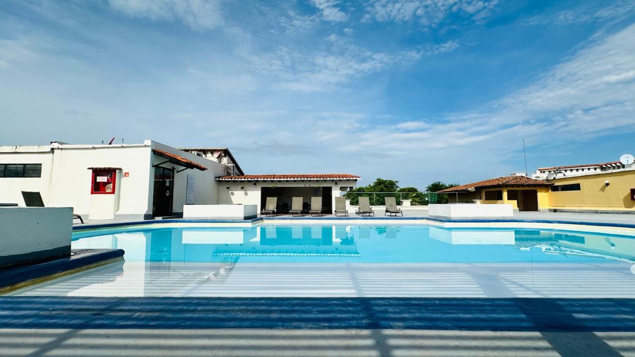 Departamento en Plaza Marina con alberca - Bed and Breakfast Puerto Vallarta