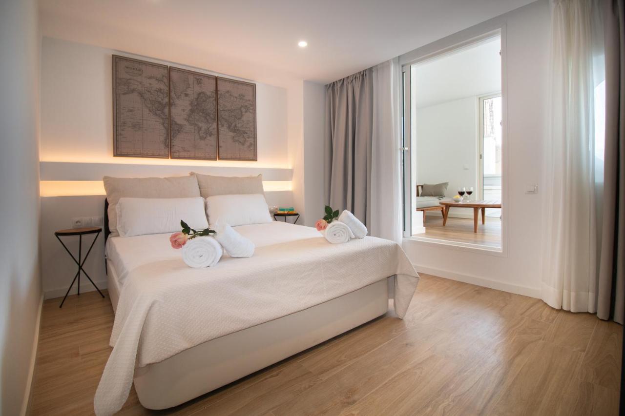 Two-Bedroom Deluxe Apartment with Balcony