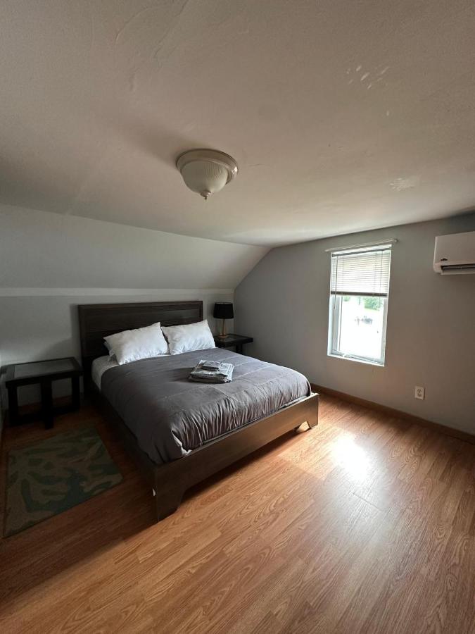 Deluxe Queen Suite