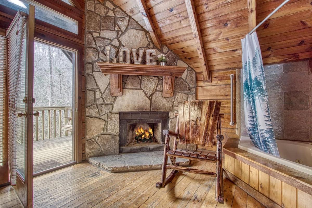 Mountaintop Romance private 10 mins from Gat and PF - B&B Sevierville